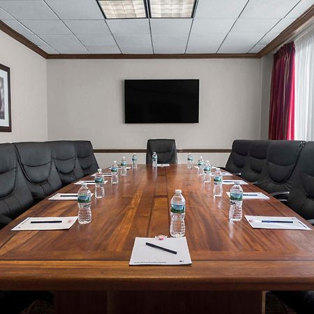 Doubletree By Hilton Fort Lee/George Washington Bridge Buitenkant foto