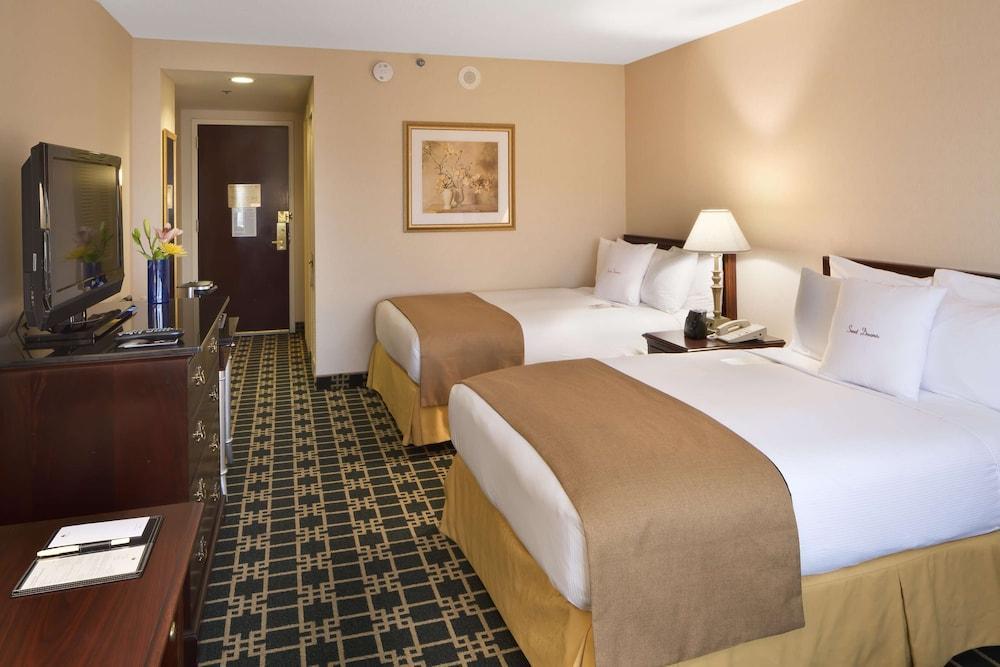Doubletree By Hilton Fort Lee/George Washington Bridge Buitenkant foto