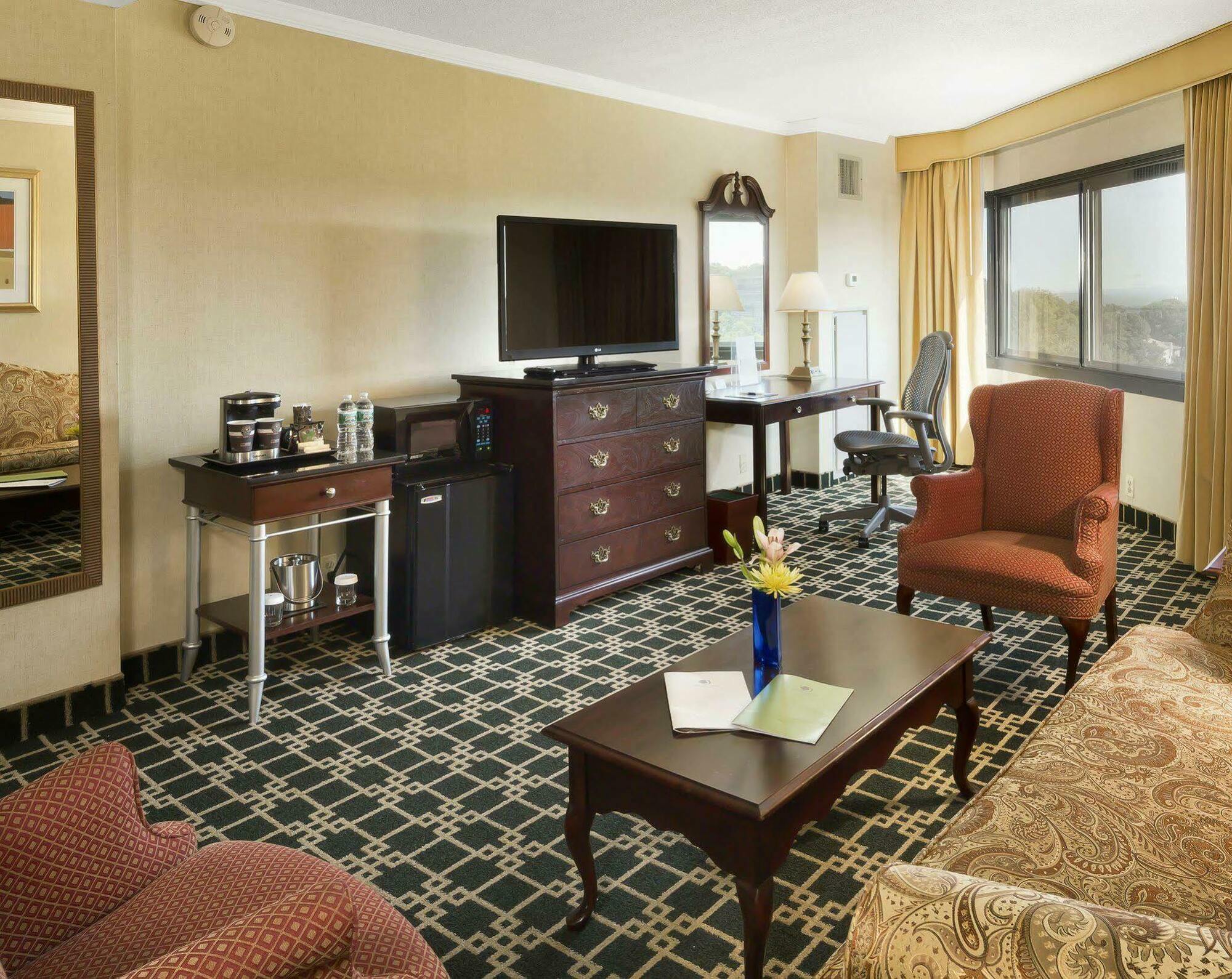 Doubletree By Hilton Fort Lee/George Washington Bridge Buitenkant foto